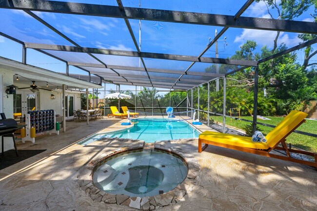 Building Photo - 1319 Saddle Ct