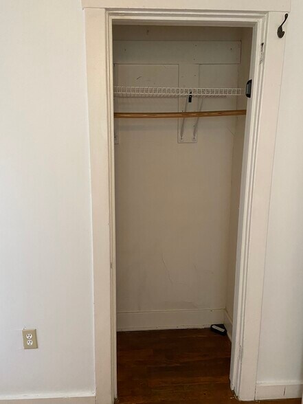 Building Photo - 24 E Maple St