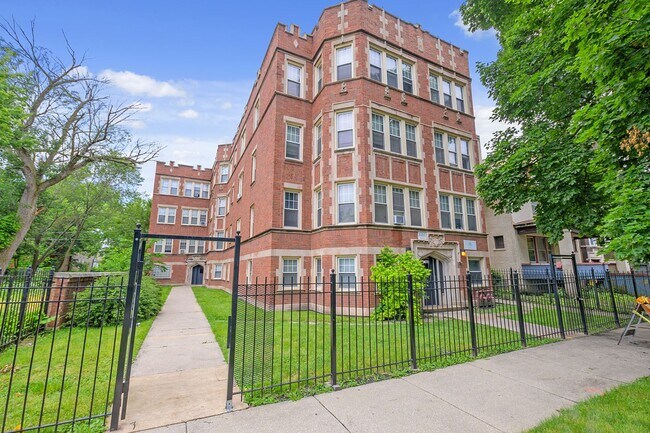 Interior Photo - 11214-18 S Indiana