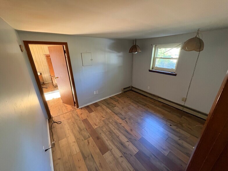 Building Photo - 192 Woodland Dr