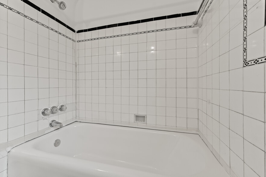 Building Photo - 17614 Roselawn St