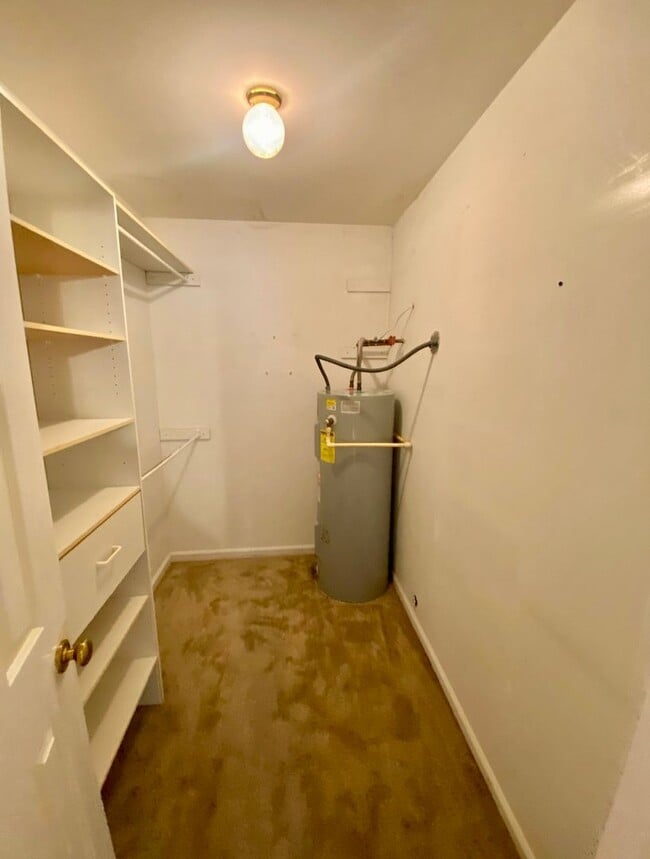 Building Photo - 702 Brook Meadow Ct