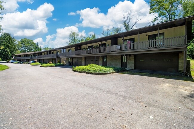 Building Photo - Two Bedroom Apartment