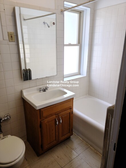 Building Photo - 4514 N Wolcott Ave