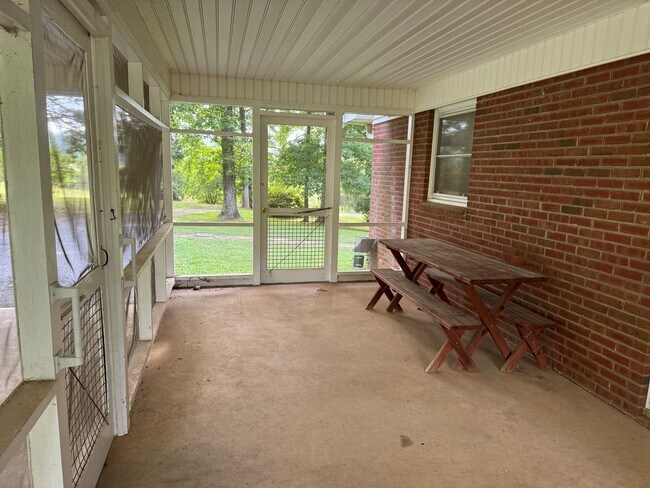 Building Photo - 1209 Dameron Rd