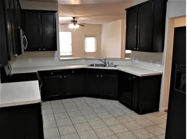 Building Photo - 2926 Meadowglen Cove