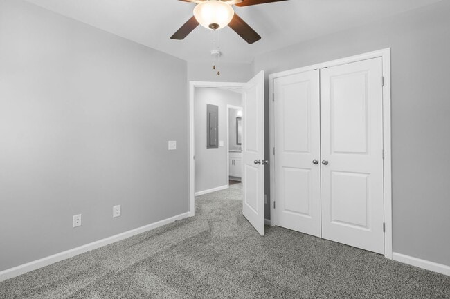 Building Photo - Close to Downtown! Home with 3 Bedrooms and 2.5 Baths.