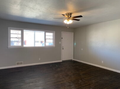 Building Photo - "Charming 3-Bedroom Oasis with 2 Full Baths in the Heart of Lubbock!"