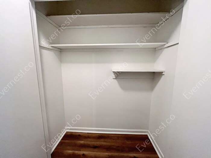 Building Photo - 414 Miller St