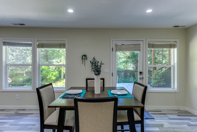 Building Photo - 19007 SW Chesapeake Dr