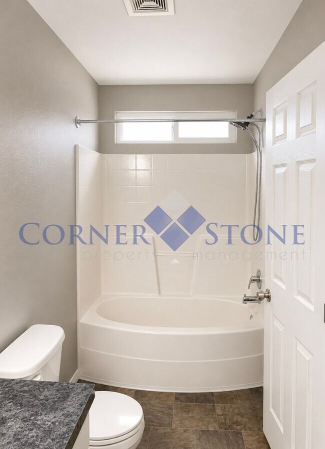 Building Photo - Wonderful Home Next to Nampa's Greenbelt!