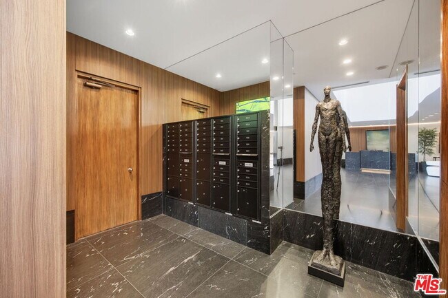 Building Photo - 10350 Wilshire Blvd