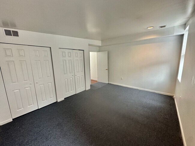 Building Photo - 2052 -Loukas