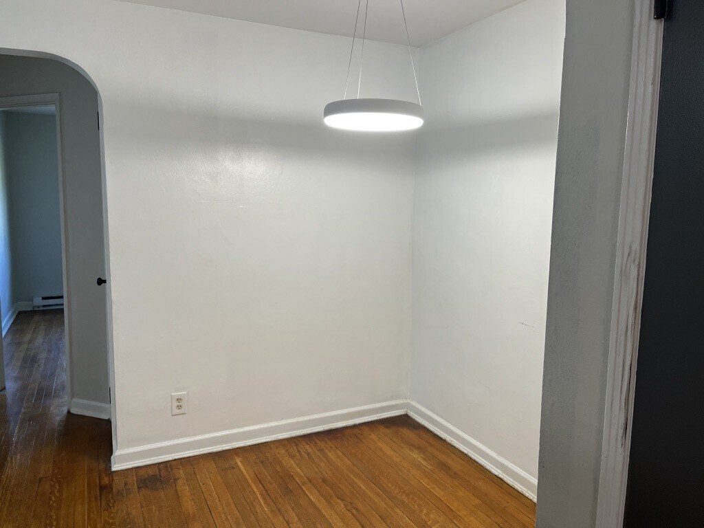 Building Photo - 539 Hadley Ave