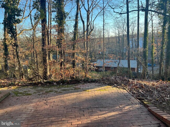 Building Photo - Discover the charm of this exquisite two-level home