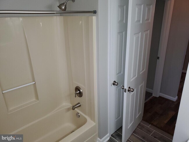 Building Photo - 366 Alsberry St