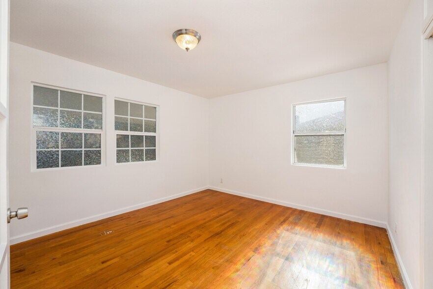 Building Photo - 6059 Vantage Ave