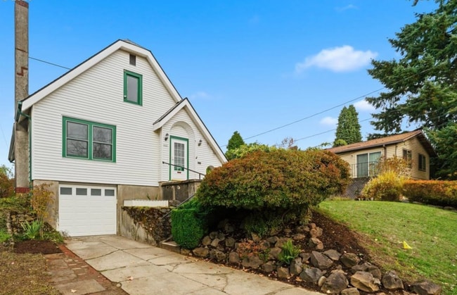 Building Photo - Discover Comfort & Charm in a Prime Location: 2BD/1B Single-Family Home!