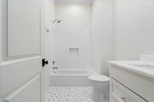 Building Photo - Elegant new construction in The Lakes at Harveston