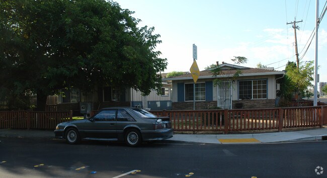 Building Photo - 260-262 Selwyn Drive