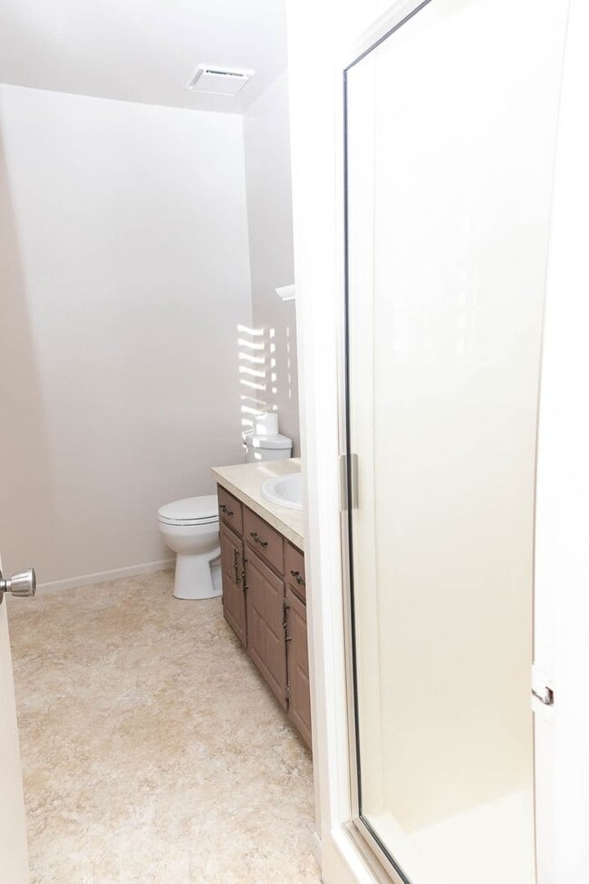 Building Photo - Spacious 5 Bed, 3 Bath Home for Rent in Idaho Falls!