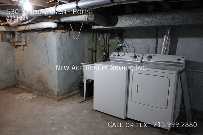 Building Photo - 530 N Douglas St