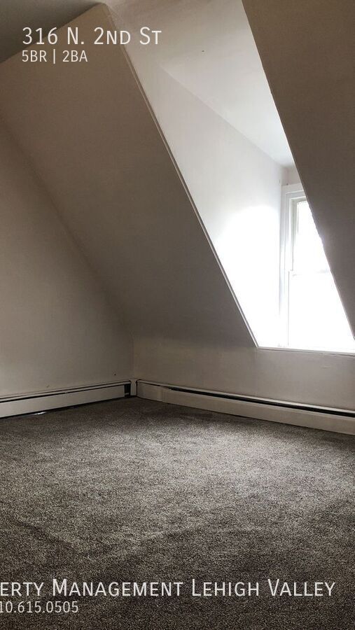 Building Photo - 316 N 2nd St