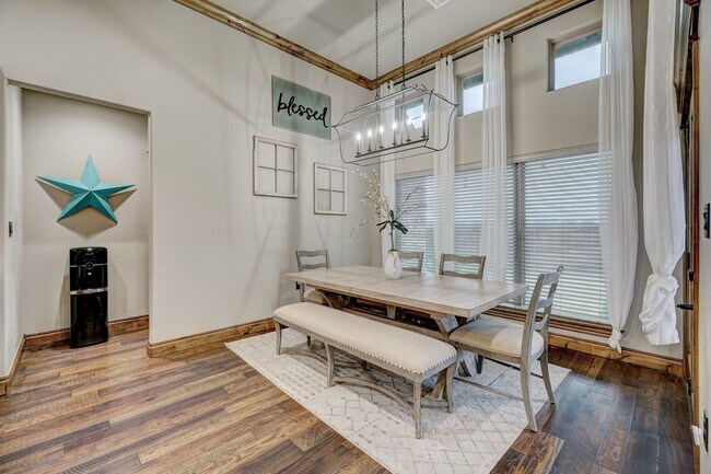 Building Photo - 4009 NE Realtree Dr