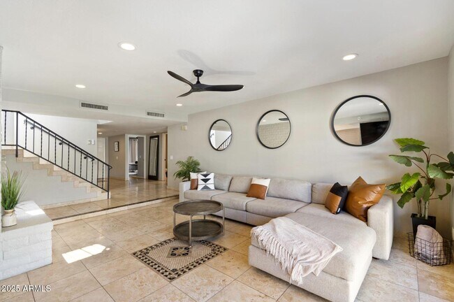 Building Photo - 7802 E MacKenzie Dr