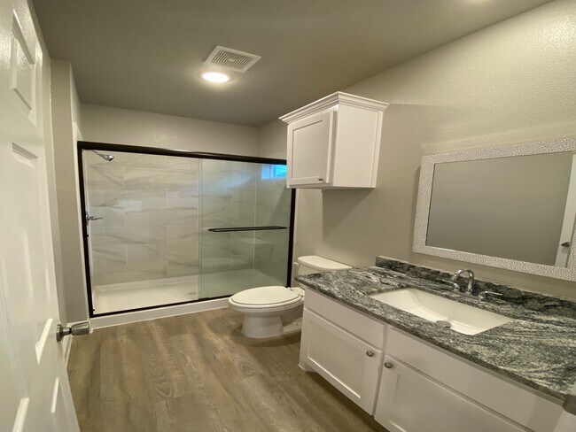 Building Photo - 2211 Henry St