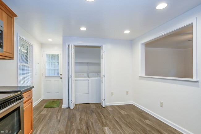 Building Photo - 3 br, 1 bath House - 3600 Green Creek Rd