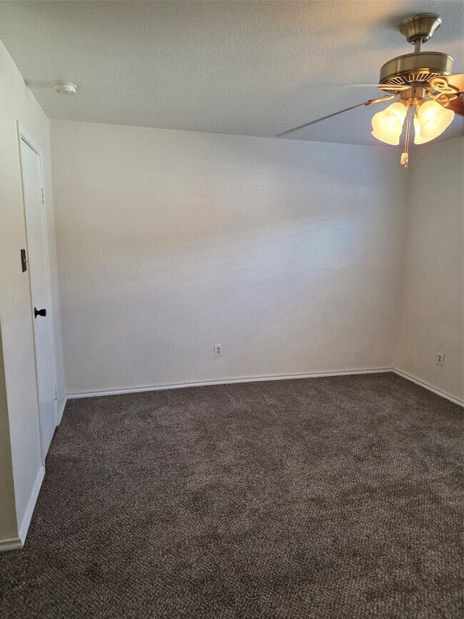 Building Photo - 12905 Woodforest Blvd