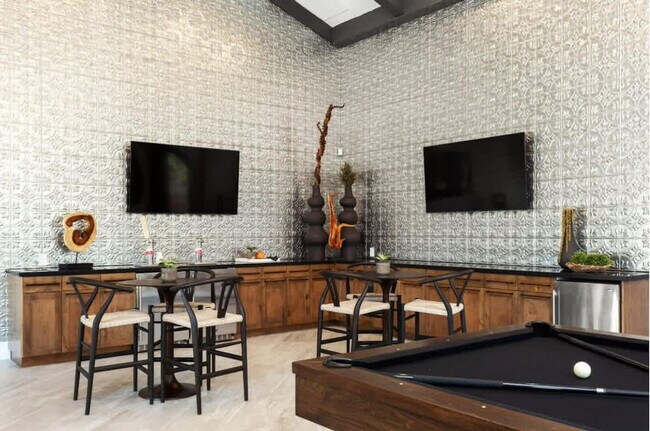 Building Photo - 875 W Pecos Rd