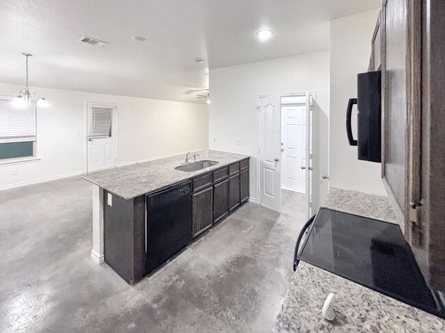 Building Photo - Modern 3-Bedroom Single-Story Home with St...