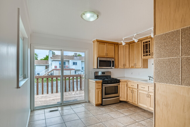 Kitchen - 2329 W Bonniebrook Cir