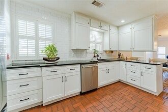 Building Photo - 11407 Iberia Dr