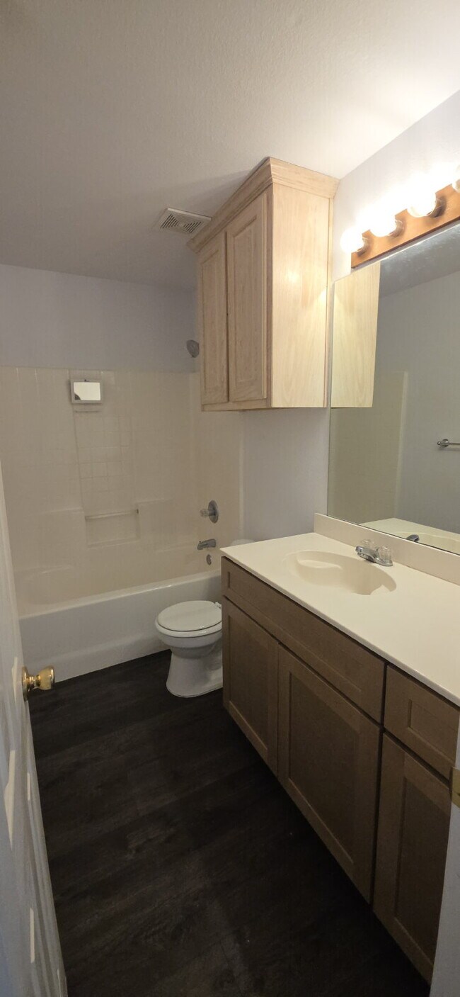 Building Photo - Large 4 Bedroom in Kennedale ISD