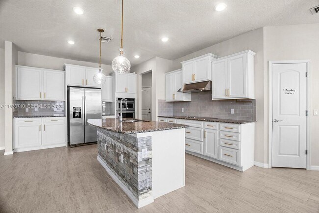 Building Photo - 8197 Hanoverian Dr