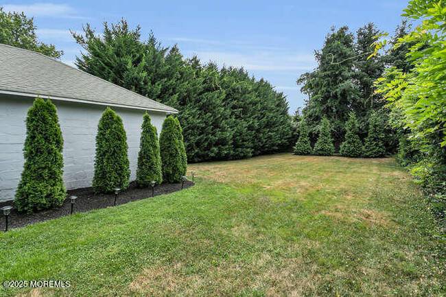 Building Photo - 137 E Bergen Pl