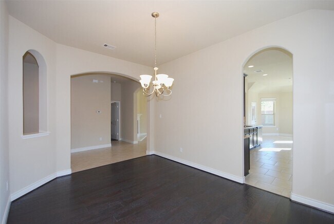 Building Photo - 5607 S Denham Ridge Ln