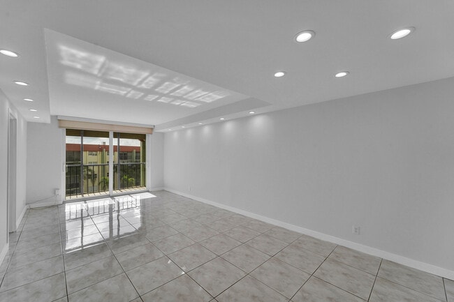 Building Photo - 5300 NE 24th Terrace