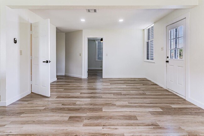 Building Photo - 3913 Avenue H