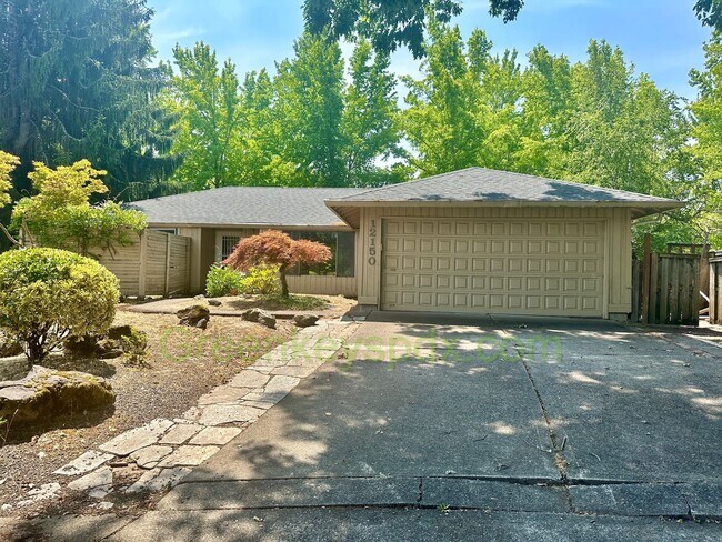 Building Photo - Gorgeous 4 Bedroom 2 Bath with Fully Fence...