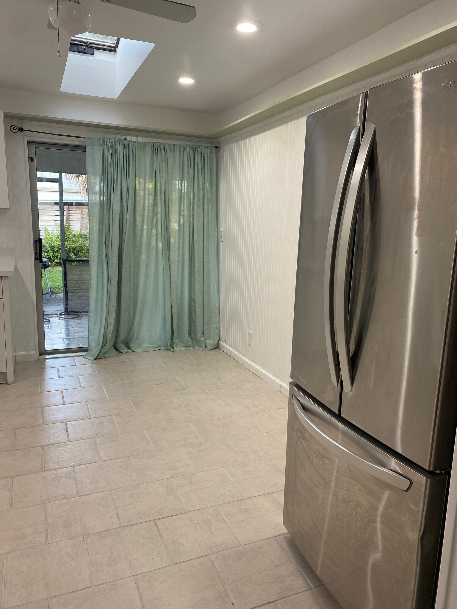 Building Photo - 115 Palamino Cir