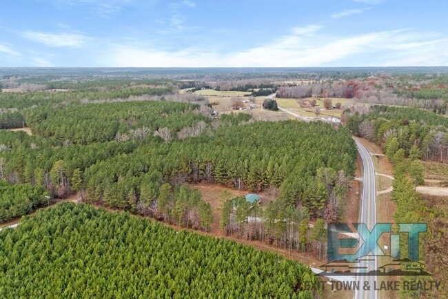 Building Photo - Beautiful Fully Renovated 3 Bed 2 Bath Home