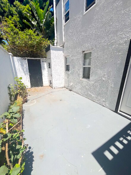 Building Photo - 2403 Louella Ave