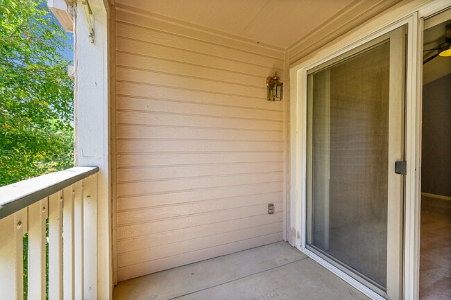 Building Photo - $2,050.00, 2-bed, 2 bath, located in Broom...