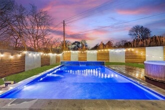 Building Photo - 4800 Vinson Dr