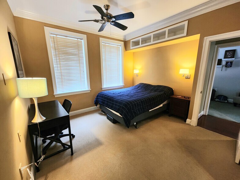 Building Photo - 8 Andrew Pl