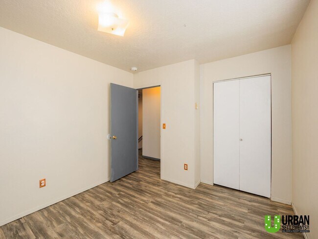 Building Photo - South Hill Gem! Spacious 3 Bedroom Home with Garage